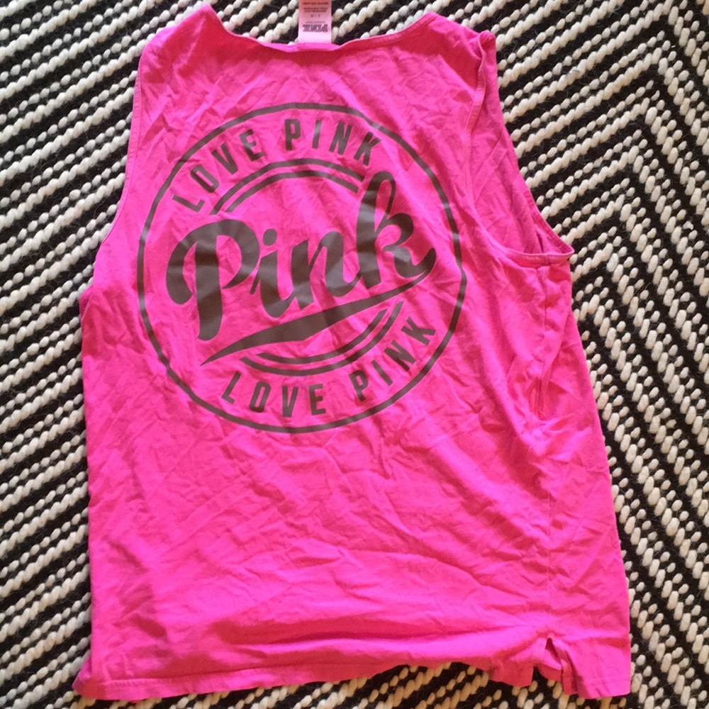 Over size “love pink” tank in hot pink 🔥